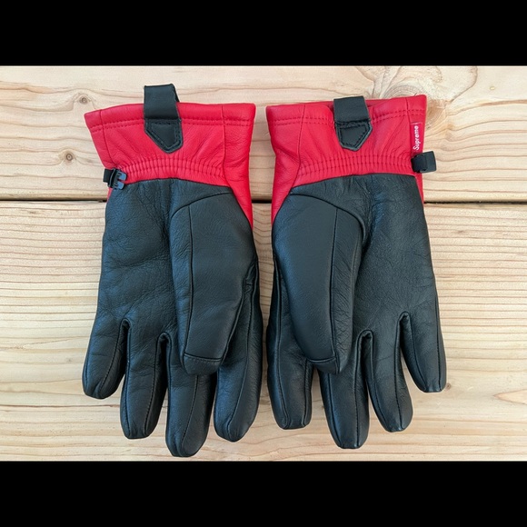 Supreme North Face Gloves - Picture 3 of 6